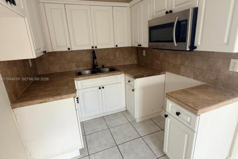 Купить виллу или дом в Хомстед, Флорида 4 спальни, 107.4м2, № 2048433 - фото 21