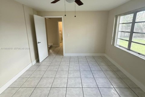 Купить виллу или дом в Хомстед, Флорида 4 спальни, 107.4м2, № 2048433 - фото 15