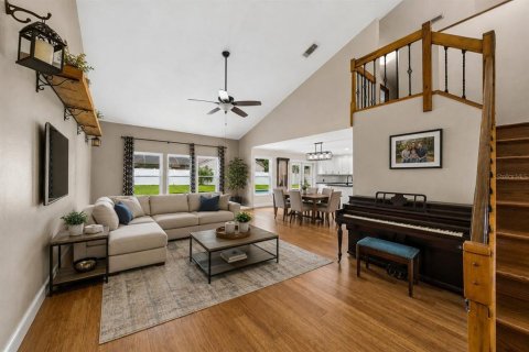 House in Orlando, Florida 4 bedrooms, 219.99 sq.m. № 2291109 - photo 4