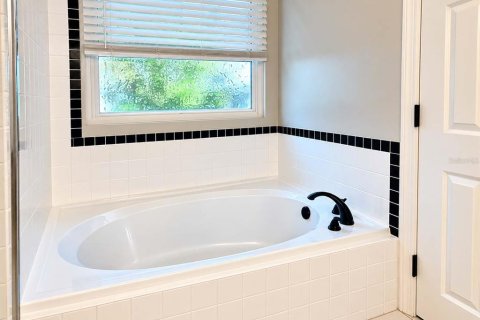 House in Orlando, Florida 4 bedrooms, 219.99 sq.m. № 2291109 - photo 24