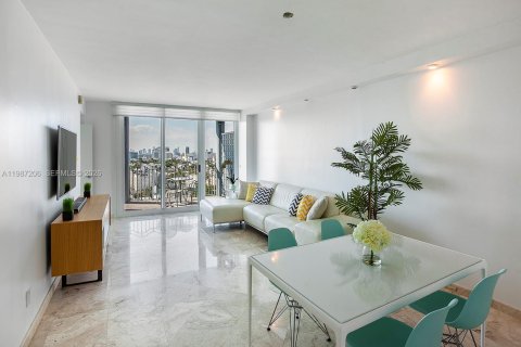 Condominio en Miami Beach, Florida, 1 dormitorio № 2062404