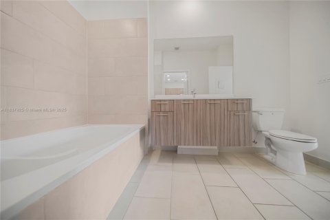 Купить кондоминиум в Дорал, Флорида 1 спальня, 68.56м2, № 1828717 - фото 5