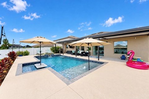 House in Ruskin, Florida 4 bedrooms, 226.59 sq.m. № 2390932 - photo 2