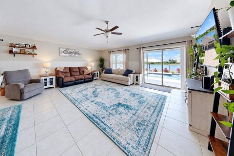 House in Ruskin, Florida 4 bedrooms, 226.59 sq.m. № 2390932 - photo 10