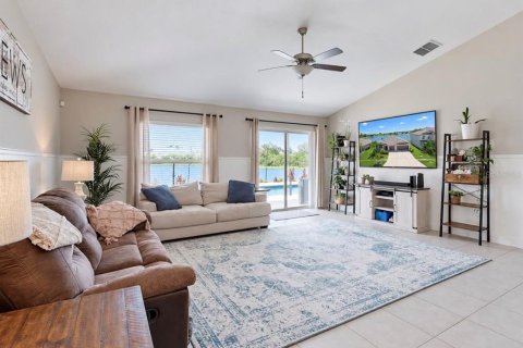 House in Ruskin, Florida 4 bedrooms, 226.59 sq.m. № 2390932 - photo 9