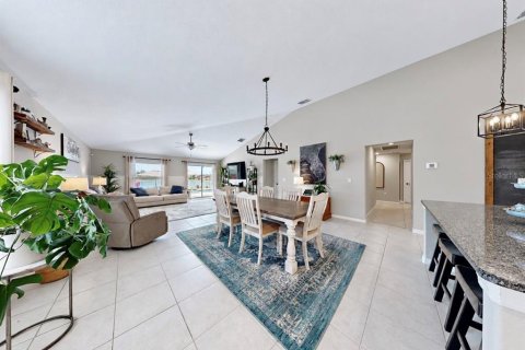 House in Ruskin, Florida 4 bedrooms, 226.59 sq.m. № 2390932 - photo 4