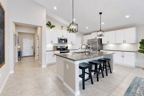 House in Ruskin, Florida 4 bedrooms, 226.59 sq.m. № 2390932 - photo 12
