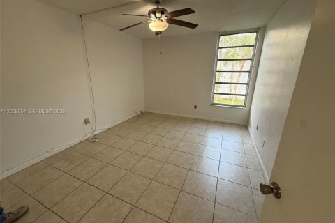 Copropriété à louer à Miami, Floride: 2 chambres, 83.61 m2 № 2168799 - photo 8