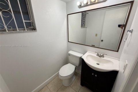 Copropriété à louer à Miami, Floride: 2 chambres, 83.61 m2 № 2168799 - photo 7