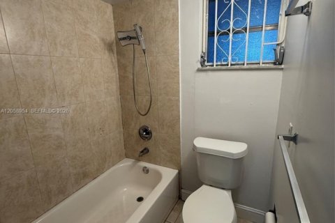 Copropriété à louer à Miami, Floride: 2 chambres, 83.61 m2 № 2168799 - photo 4