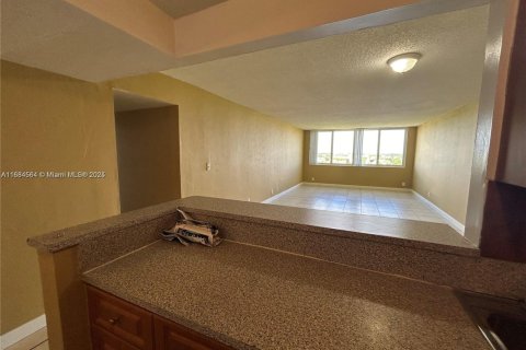 Copropriété à louer à Miami, Floride: 3 chambres, 118.36 m2 № 1860922 - photo 2