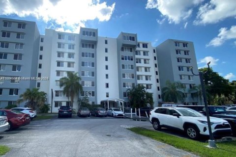 Copropriété à louer à Miami, Floride: 3 chambres, 118.36 m2 № 1860922 - photo 13