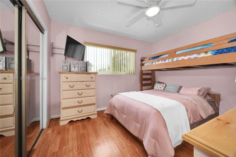 House in Cutler Bay, Florida 3 bedrooms, 120.49 sq.m. № 2043218 - photo 15