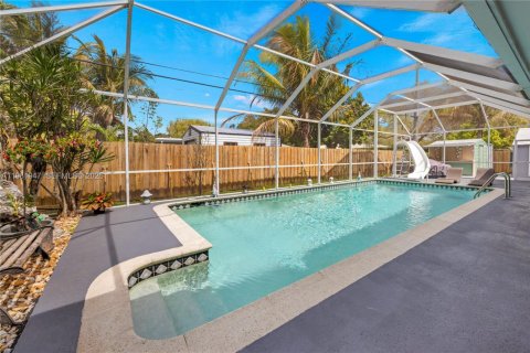 House in Cutler Bay, Florida 3 bedrooms, 120.49 sq.m. № 2043218 - photo 10