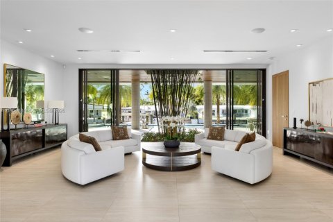 Villa ou maison à vendre à North Miami, Floride: 6 chambres, 555.37 m2 № 2010860 - photo 4