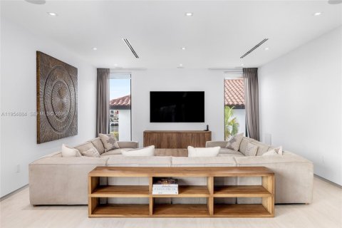 Villa ou maison à vendre à North Miami, Floride: 6 chambres, 555.37 m2 № 2010860 - photo 20