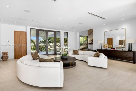 Villa ou maison à vendre à North Miami, Floride: 6 chambres, 555.37 m2 № 2010860 - photo 9