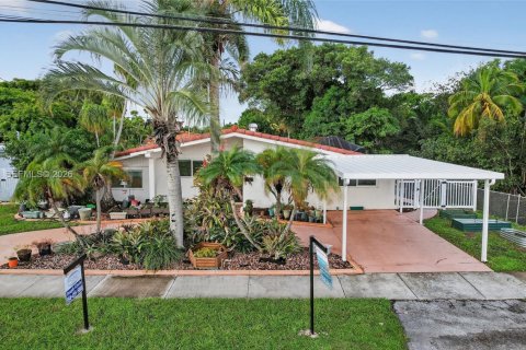 Casa en alquiler en Miami, Florida, 3 dormitorios, 165.74 m2 № 1995128 - foto 3
