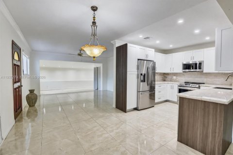 Casa en alquiler en Miami, Florida, 3 dormitorios, 165.74 m2 № 1995128 - foto 7