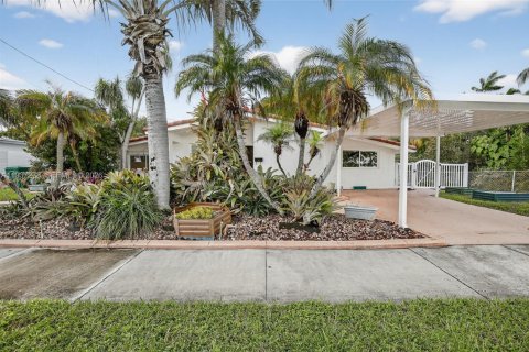 Casa en alquiler en Miami, Florida, 3 dormitorios, 165.74 m2 № 1995128 - foto 16