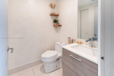 Condo in Miami, Florida, 3 bedrooms  № 1865669 - photo 24