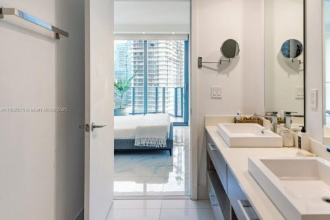 Condo in Miami, Florida, 3 bedrooms  № 1865669 - photo 18