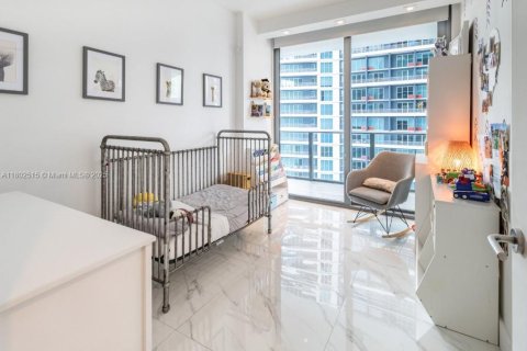 Condo in Miami, Florida, 3 bedrooms  № 1865669 - photo 19