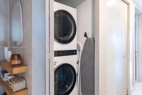 Condo in Miami, Florida, 3 bedrooms  № 1865669 - photo 27