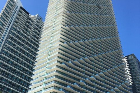 Condo in Miami, Florida, 3 bedrooms  № 1865669 - photo 1