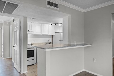 Condo in Altamonte Springs, Florida, 2 bedrooms  № 1680490 - photo 14