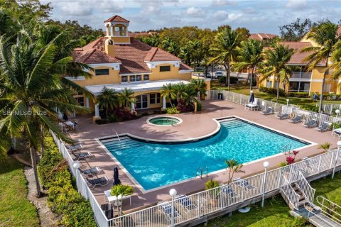 Condo in Oakland Park, Florida, 2 bedrooms  № 2003005 - photo 20