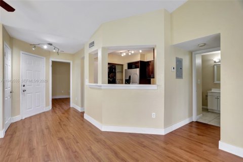 Condo in Oakland Park, Florida, 2 bedrooms  № 2003005 - photo 4