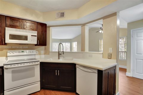 Condo in Oakland Park, Florida, 2 bedrooms  № 2003005 - photo 3