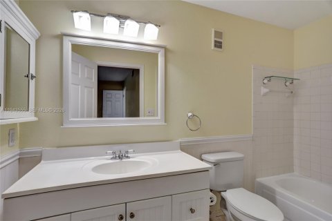 Condo in Oakland Park, Florida, 2 bedrooms  № 2003005 - photo 14