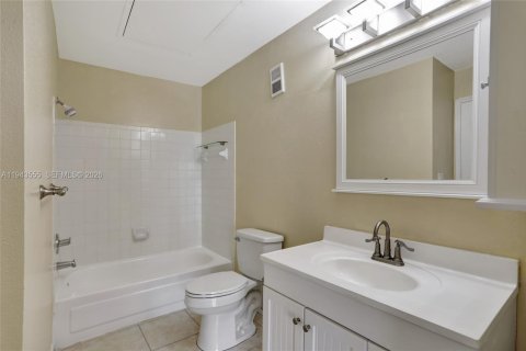 Condo in Oakland Park, Florida, 2 bedrooms  № 2003005 - photo 10