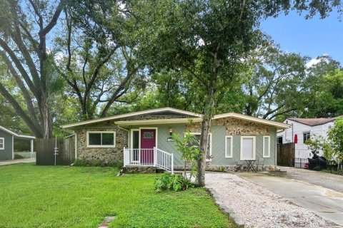 House in Dunedin, Florida 3 bedrooms, 123.47 sq.m. № 2284115