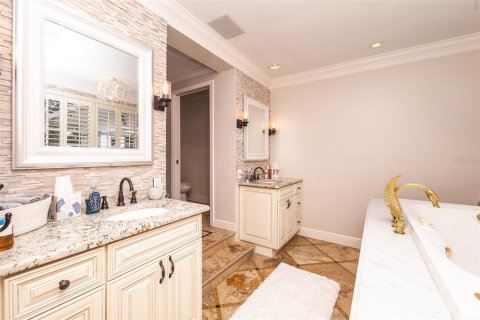 House in Orlando, Florida 3 bedrooms, 211.45 sq.m. № 2149421 - photo 20