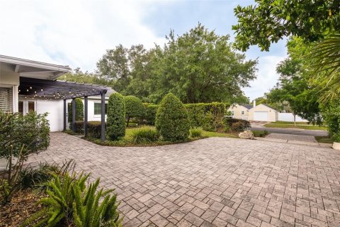 House in Orlando, Florida 3 bedrooms, 211.45 sq.m. № 2149421 - photo 6