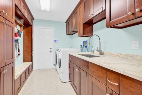 House in Palm Harbor, Florida 4 bedrooms, 258.45 sq.m. № 1830078 - photo 22