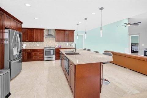 House in Palm Harbor, Florida 4 bedrooms, 258.45 sq.m. № 1830078 - photo 18