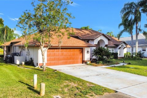 House in Palm Harbor, Florida 4 bedrooms, 258.45 sq.m. № 1830078 - photo 2