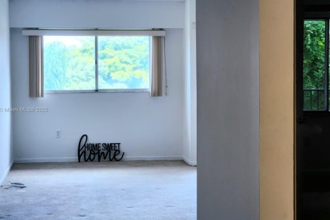 Condo in Pembroke Pines, Florida, 1 bedroom  № 1832239 - photo 10