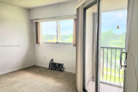 Condo in Pembroke Pines, Florida, 1 bedroom  № 1832239 - photo 8
