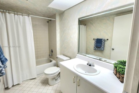 Condo in Pembroke Pines, Florida, 1 bedroom  № 1832239 - photo 12
