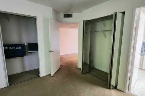 Condo in Pembroke Pines, Florida, 1 bedroom  № 1832239 - photo 17