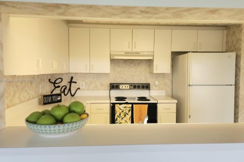 Condo in Pembroke Pines, Florida, 1 bedroom  № 1832239 - photo 3