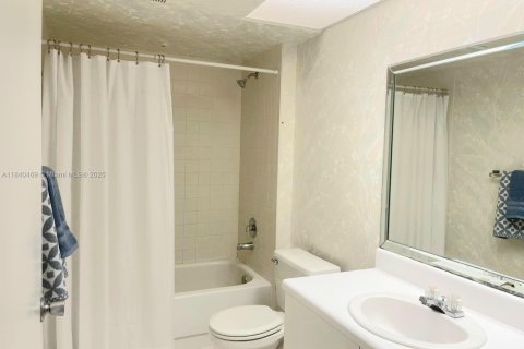 Condo in Pembroke Pines, Florida, 1 bedroom  № 1832239 - photo 13