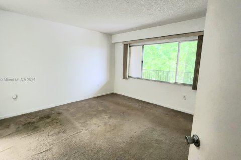 Condo in Pembroke Pines, Florida, 1 bedroom  № 1832239 - photo 18
