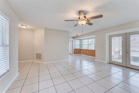 House in New Port Richey, Florida 3 bedrooms, 101.17 sq.m. № 1829182 - photo 9