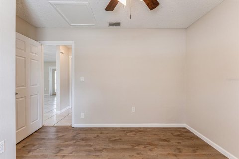 House in New Port Richey, Florida 3 bedrooms, 101.17 sq.m. № 1829182 - photo 29